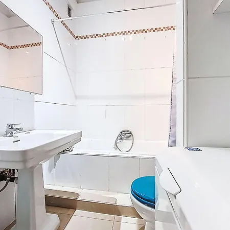 Apartment Le Savoy Promenade Des Anglais-5 By Interhome